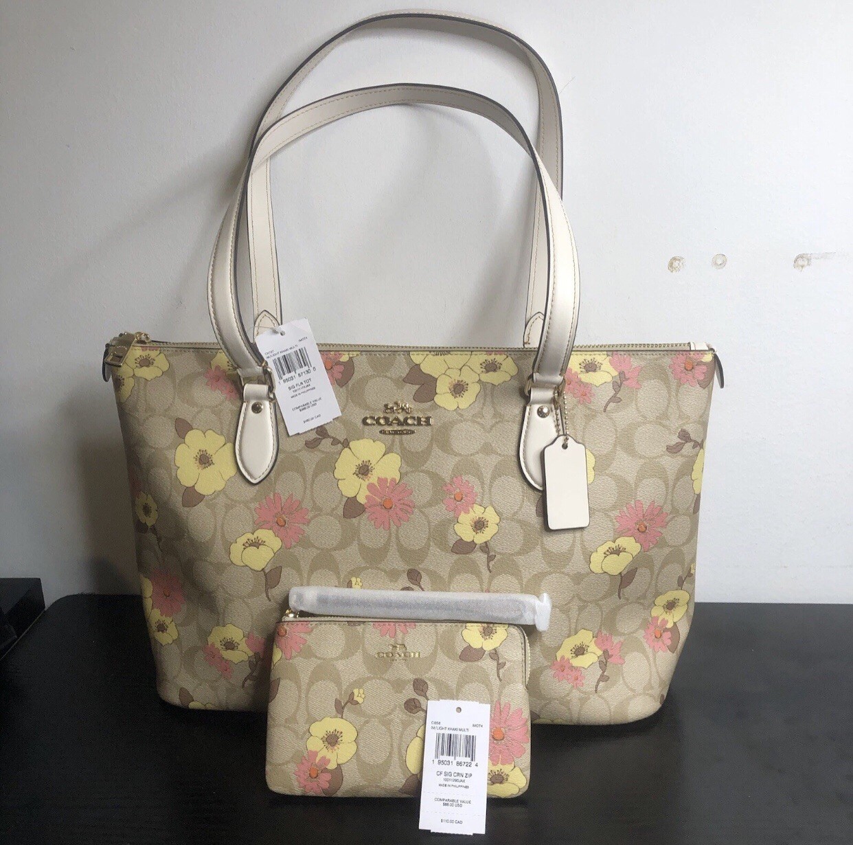Coach Gallery Tote & Wristlet In Signature Canvas Floral Cluster Print CH727 Coach Gallery Tote & Wristlet In Signature Canvas Floral Cluster Print CH727