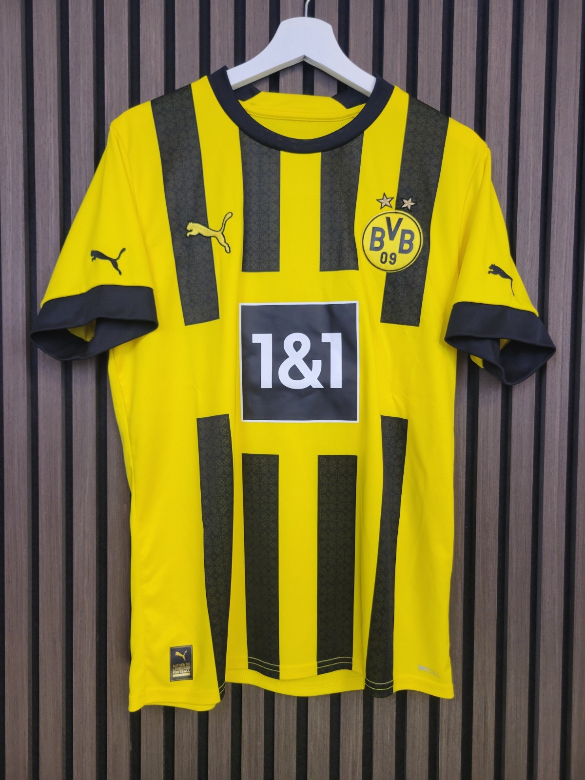 Authentic Puma Borussia Dortmund 2022/23 Home Soccer Shirt Jersey M NWOT Authentic Puma Borussia Dortmund 2022/23 Home Soccer Shirt Jersey M NWOT