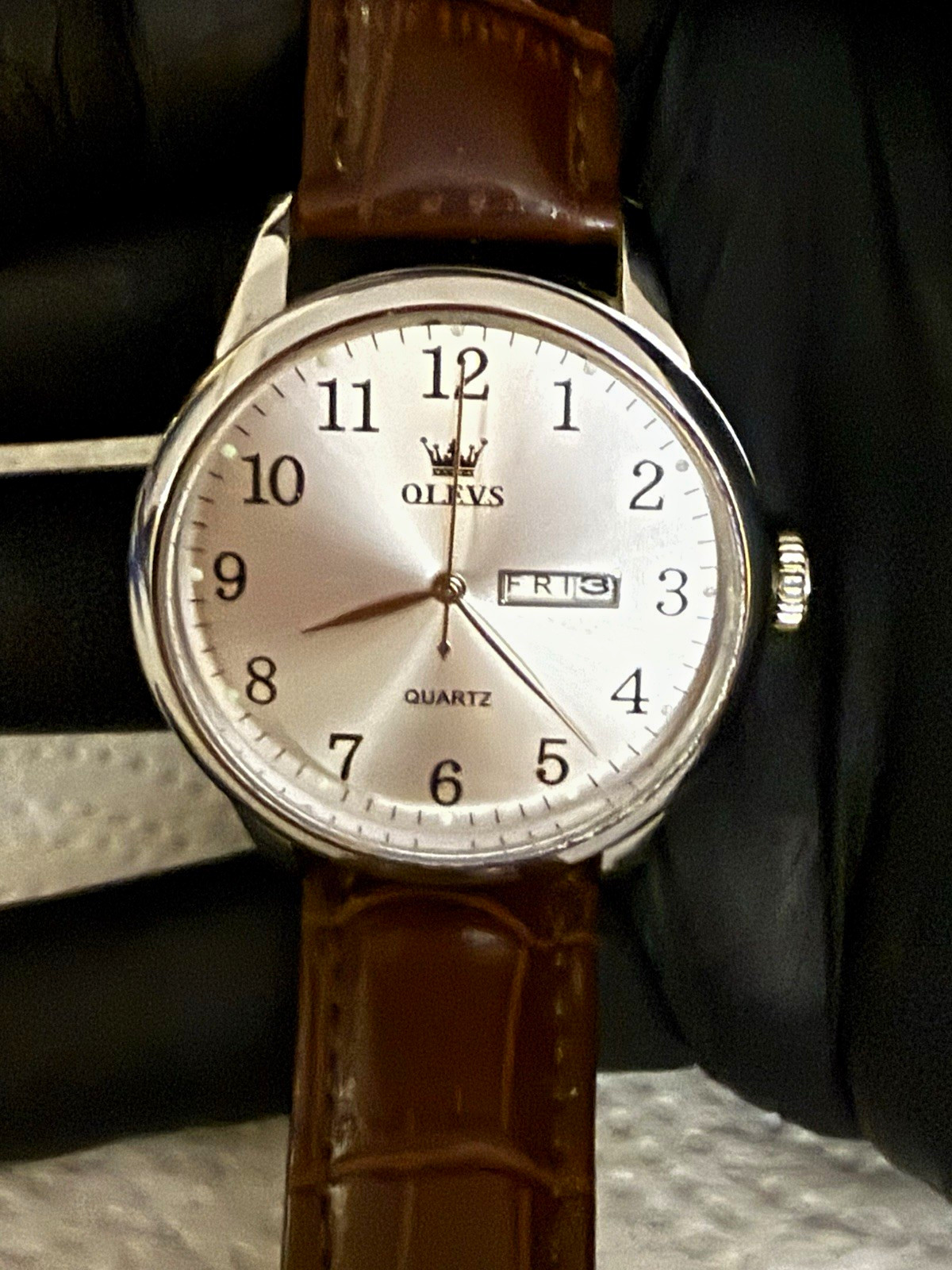 OLEVS Men’s Quartz Watch Silver Dial Day Date Brown Leather Strap 3ATM OLEVS Men’s Quartz Watch Silver Dial Day Date Brown Leather Strap 3ATM