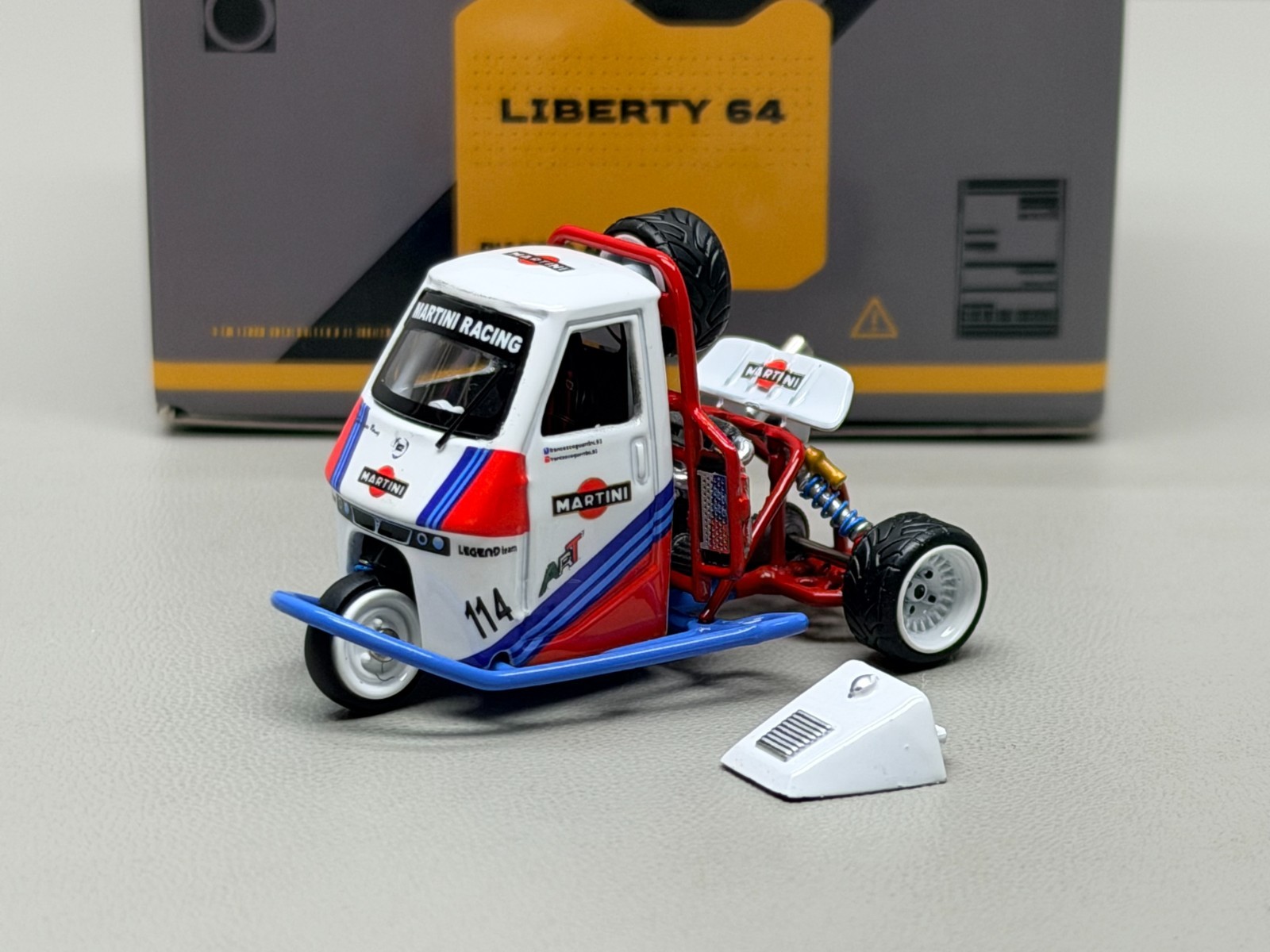 Liberty64 1:64 Explosive Modification of Alloy Car Model of Tricycle Scene Acce