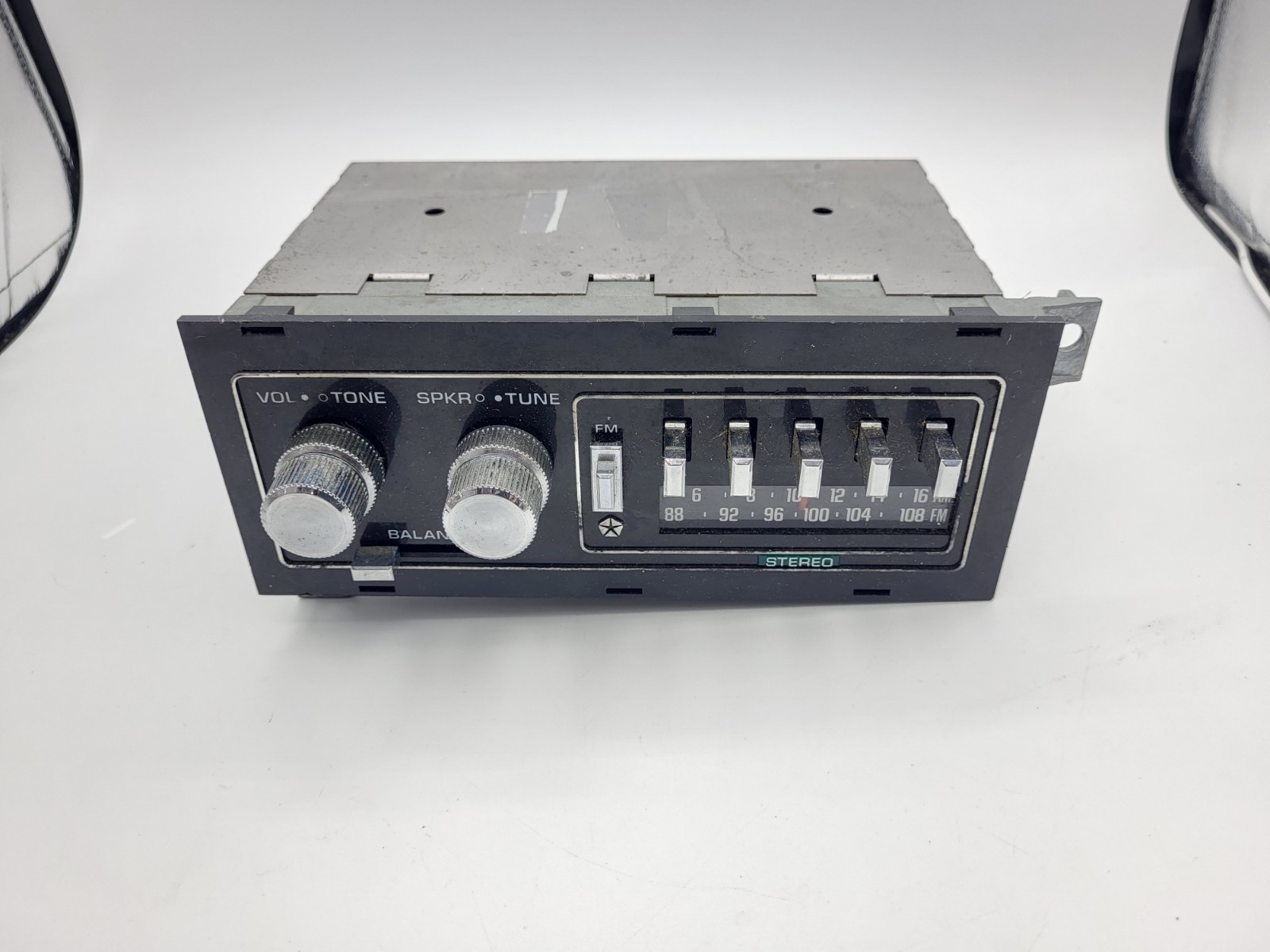 Vintage 1970s Chrysler OEM Push Button AM/FM Car Stereo Untested /s Vintage 1970s Chrysler OEM Push Button AM/FM Car Stereo Untested /s