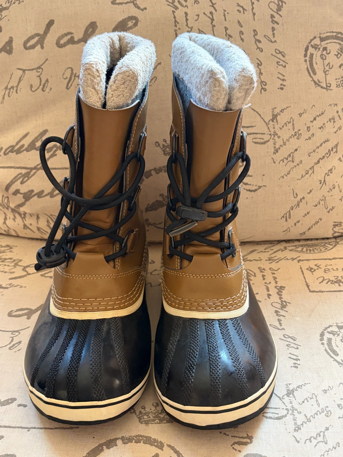 Sorel CARIBOU™ Youth Waterproof Boot UNISEX Size 5 USED in EXCELLENT CONDITION Sorel CARIBOU™ Youth Waterproof Boot UNISEX Size 5 USED in EXCELLENT CONDITION