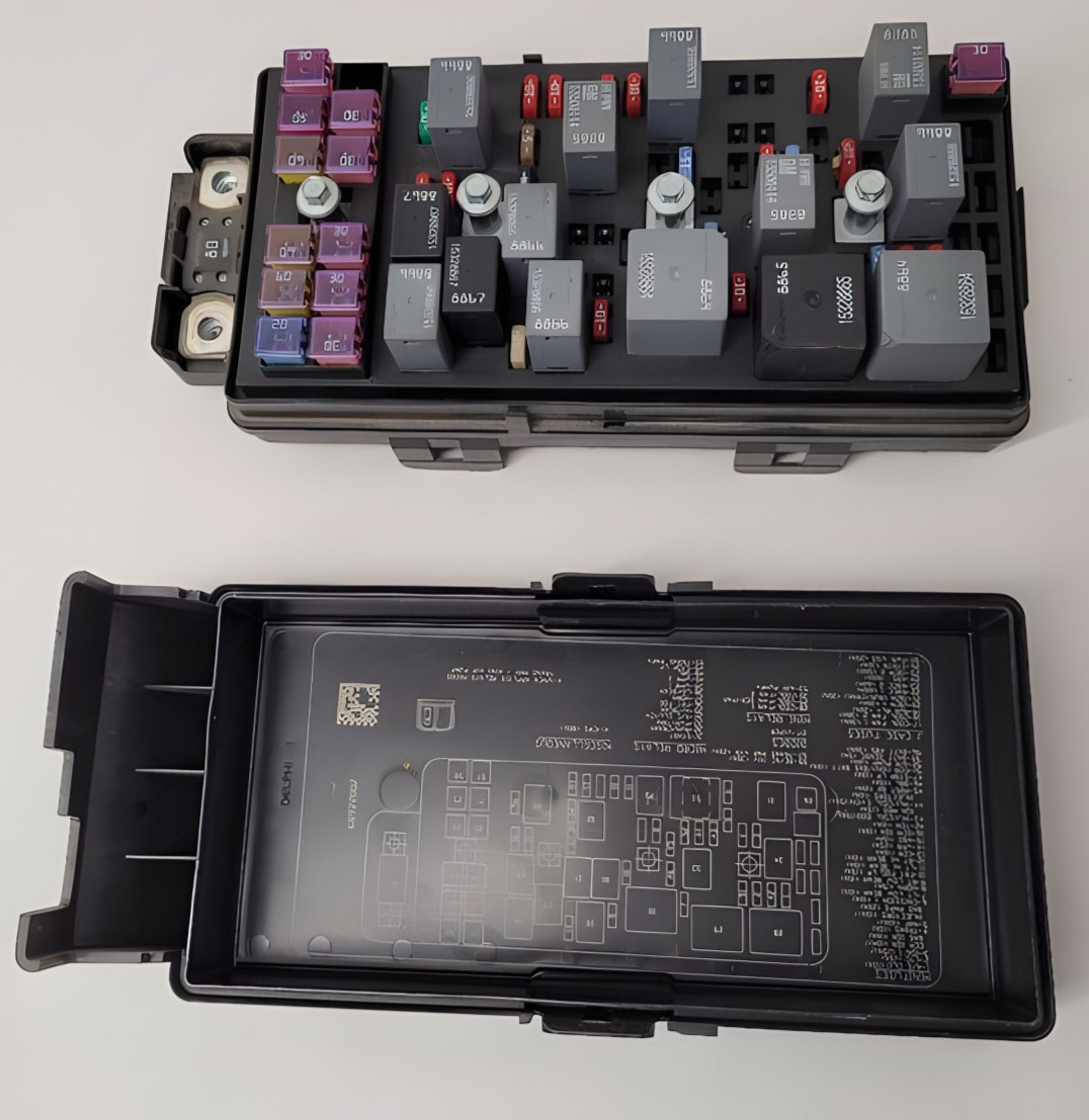 2009-2012 Chevy Malibu Engine Fuse Box Assembly OEM