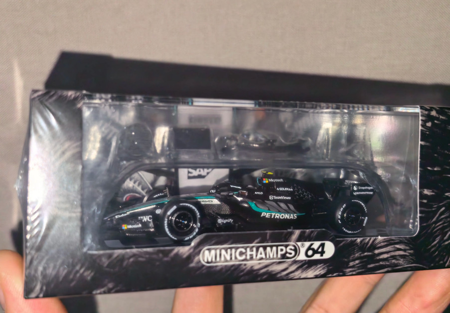 Minichamps 1/64 Mercedes W17 F1 Kimi 2026 Japan GP HK Toycar Salon Ltd 2000