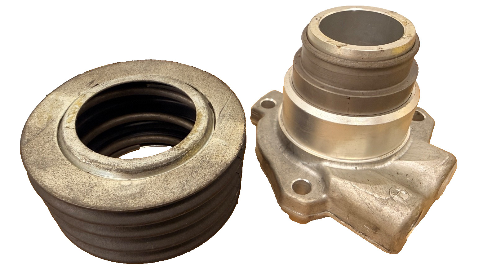 SAAB 8346231 CLUTCH SLAVE CYLINDER 99 90 900 CLASSIC GENUINE NOS OEM SAAB 8346231 CLUTCH SLAVE CYLINDER 99 90 900 CLASSIC GENUINE NOS OEM