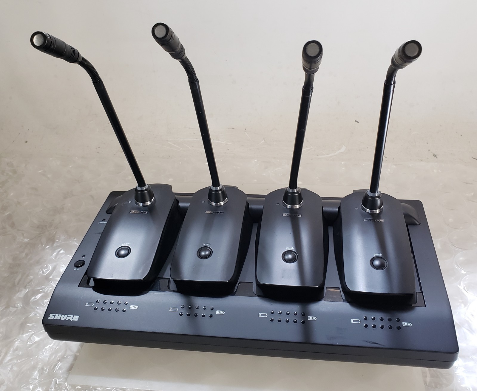 Shure Bundle MXWNCS8 Networked Charging Station w/ 4x MXW8Z10