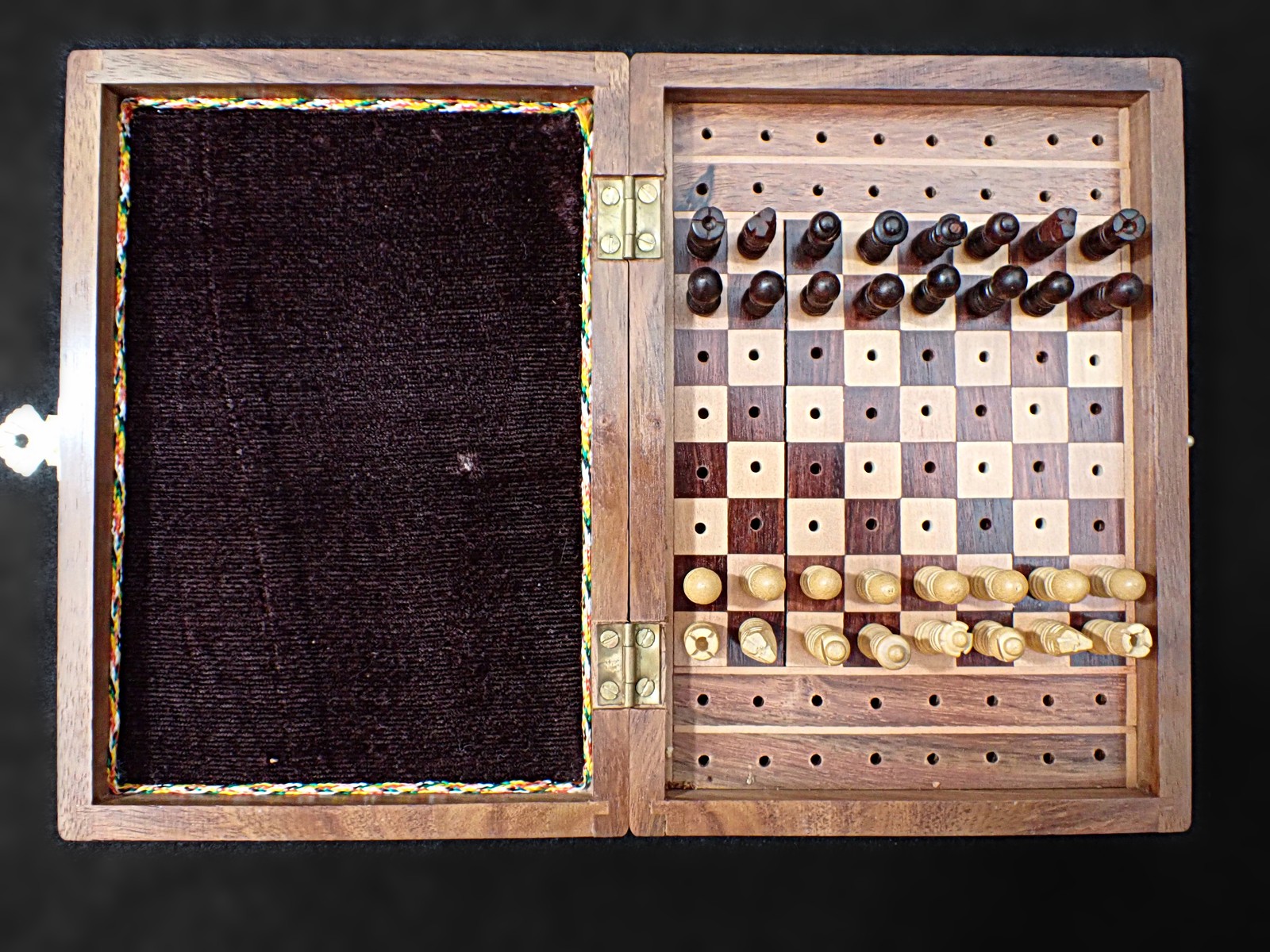 Vintage Wooden Travel Chess Set Folding Peg Board Velvet Lined Case COMPLETE 32