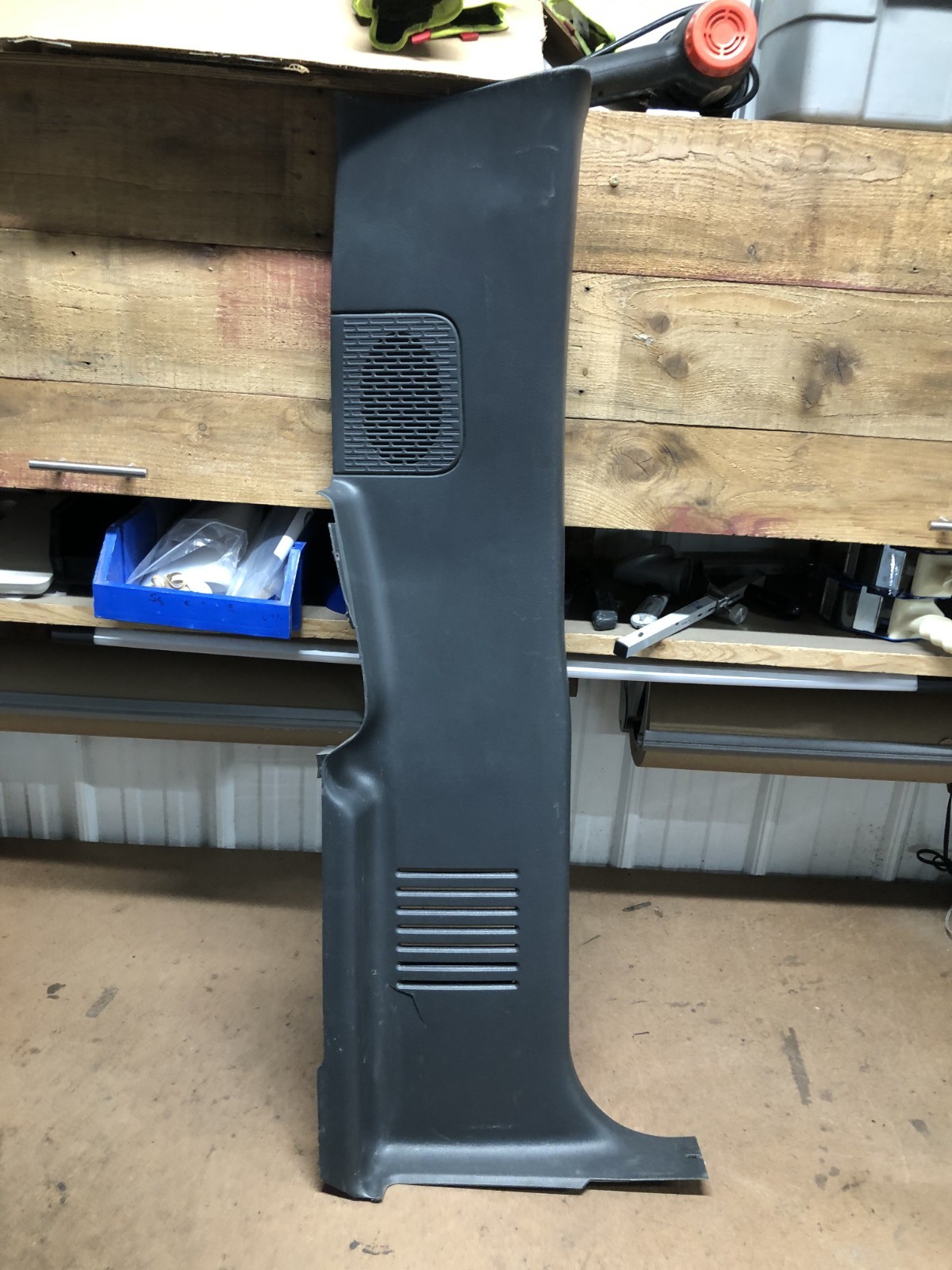99-06 Chevrolet Silverado GMC Sierra Regular Cab LH B Pillar Trim Graphite