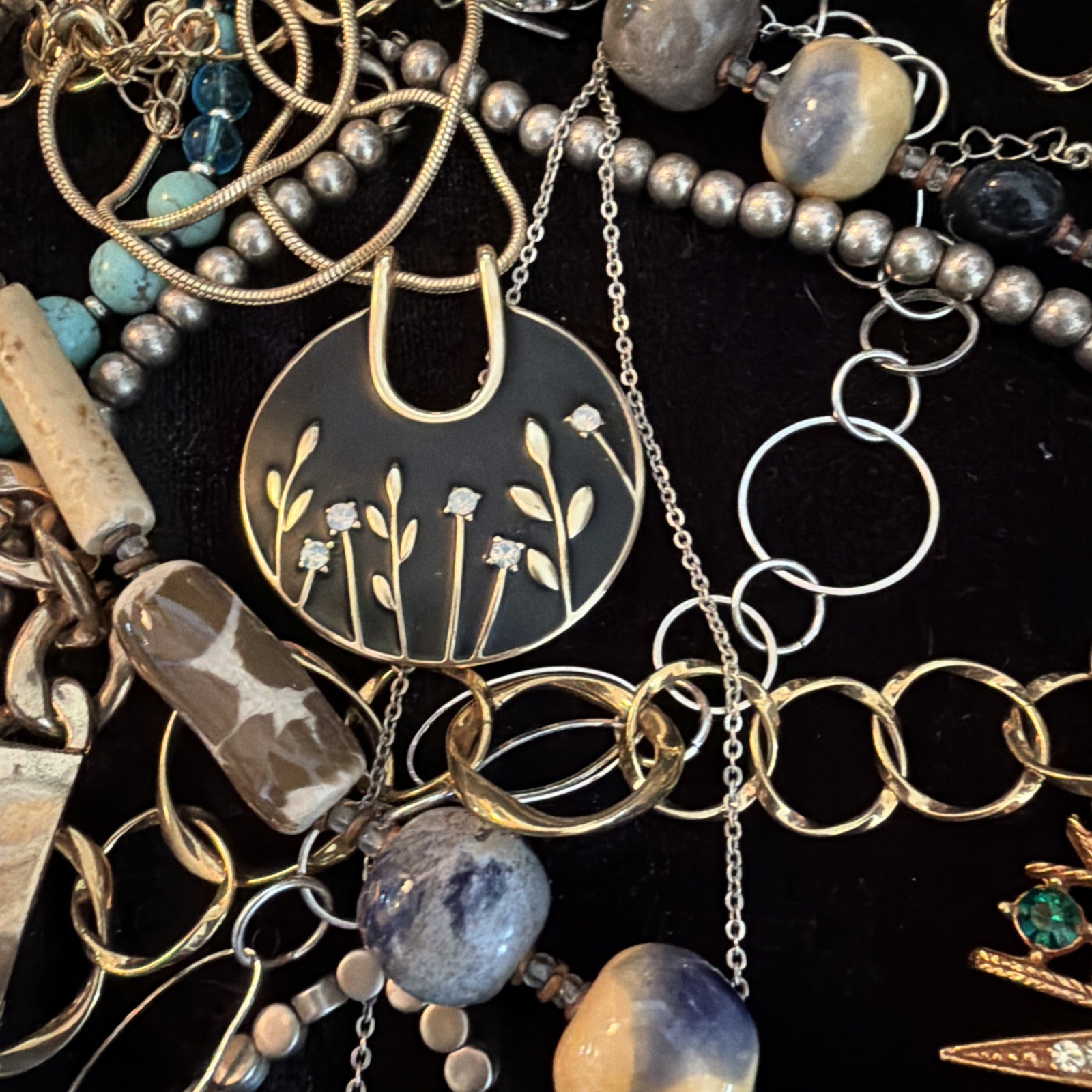 Large Mixed Lot Jewelry 50+ pcs Necklaces Bracelets Pendants Chains Large Mixed Lot Jewelry 50+ pcs Necklaces Bracelets Pendants Chains