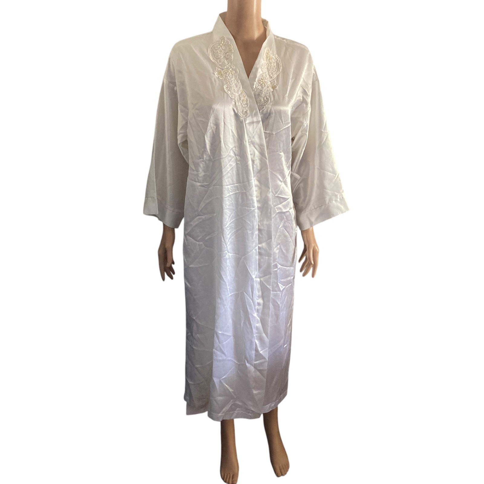 Vintage Dentelle Robe Womens Small White Embroidered Beaded White Satin