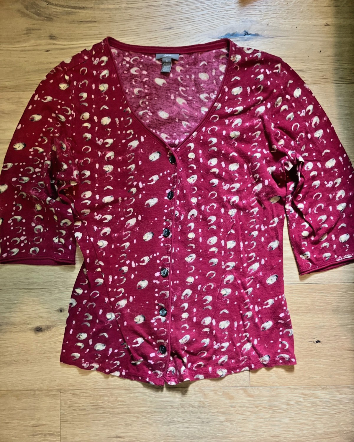 J. Jill Women’s Red Burnout Moon Print Button Front Knit Top 3/4 Sleeve J. Jill Women’s Red Burnout Moon Print Button Front Knit Top 3/4 Sleeve