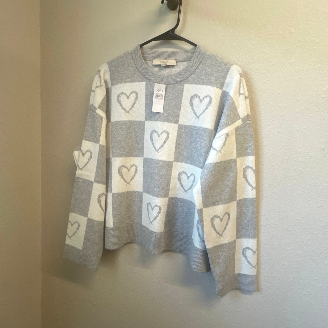 NWT LOFT Gray Heart Checkered Love thick soft Sweater Size Large MSRP $89.95 NWT LOFT Gray Heart Checkered Love thick soft Sweater Size Large MSRP $89.95
