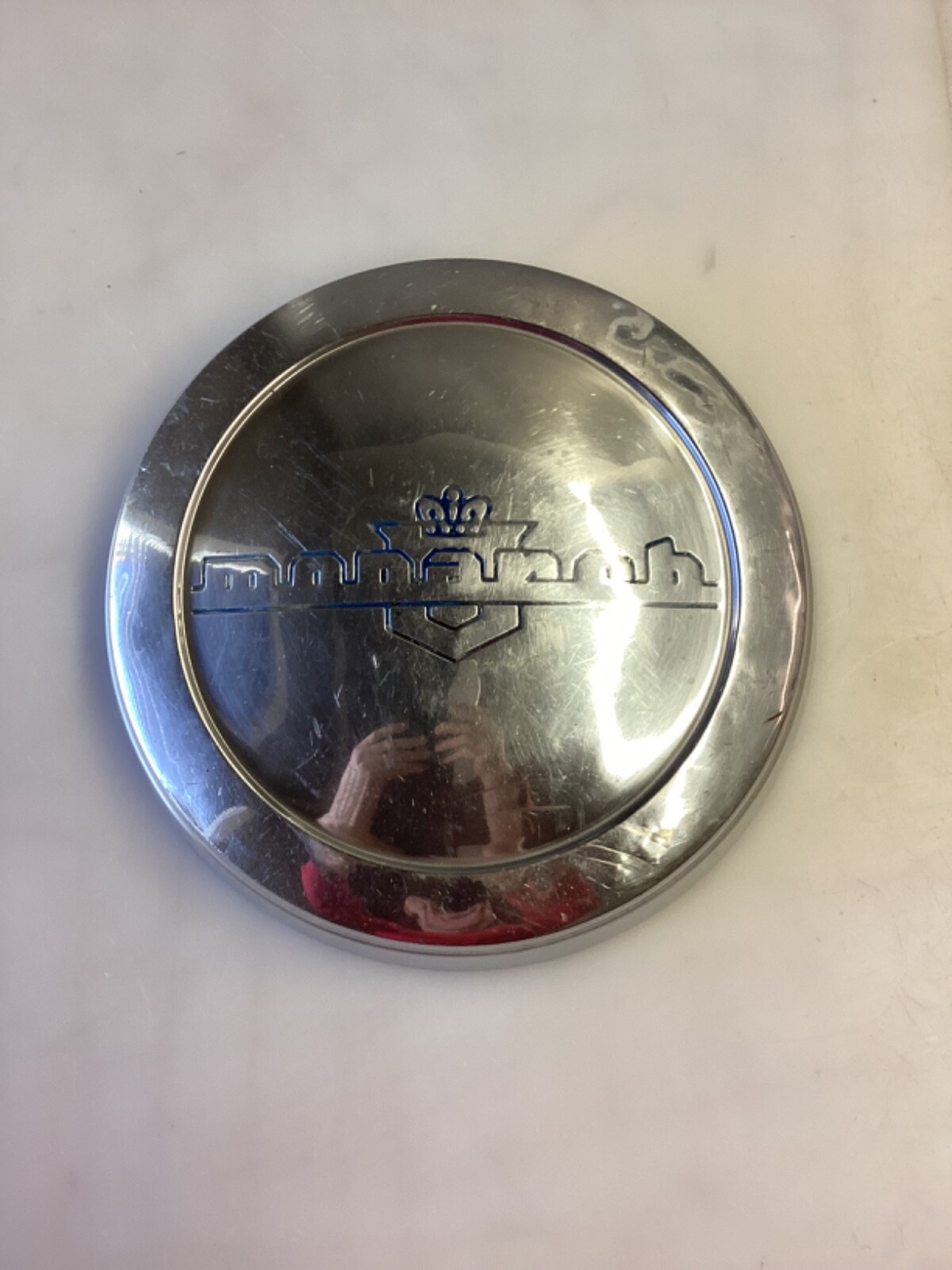 (1) original 1949 Canadian Monarch hubcap , ( Mercury , Ford) (1) original 1949 Canadian Monarch hubcap , ( Mercury , Ford)