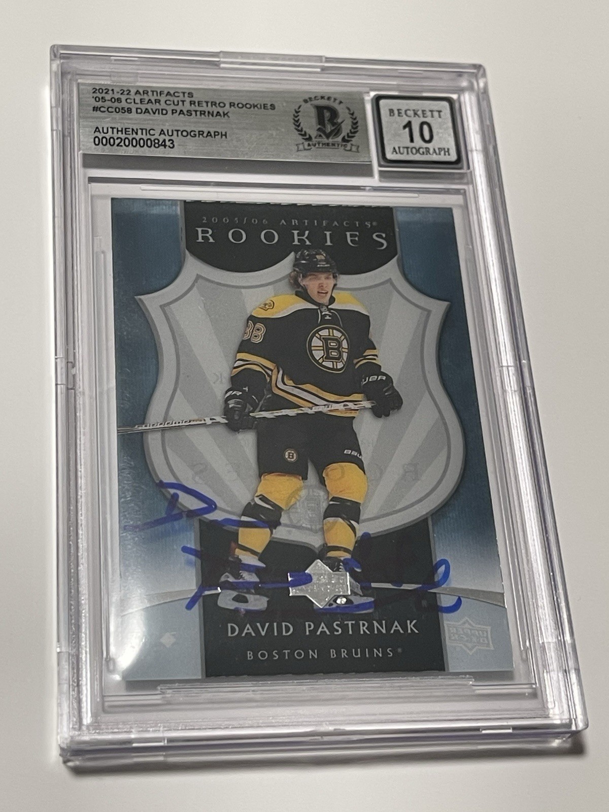 David Pastrnak Signed Card Artifacts Clear Cut Retro Rookies Slabbed Beckett IP