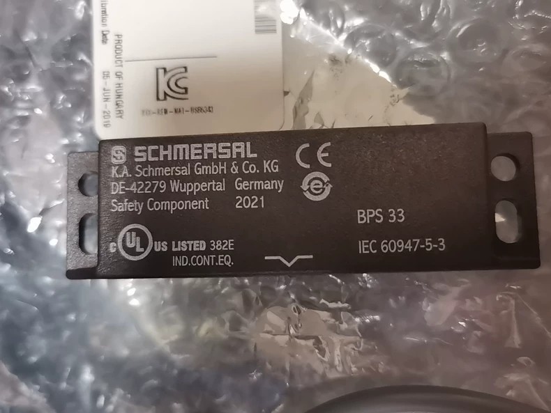 1PCS NEW SCHMERSAL BPS 33 101107771 Safety magnetic switch BPS33