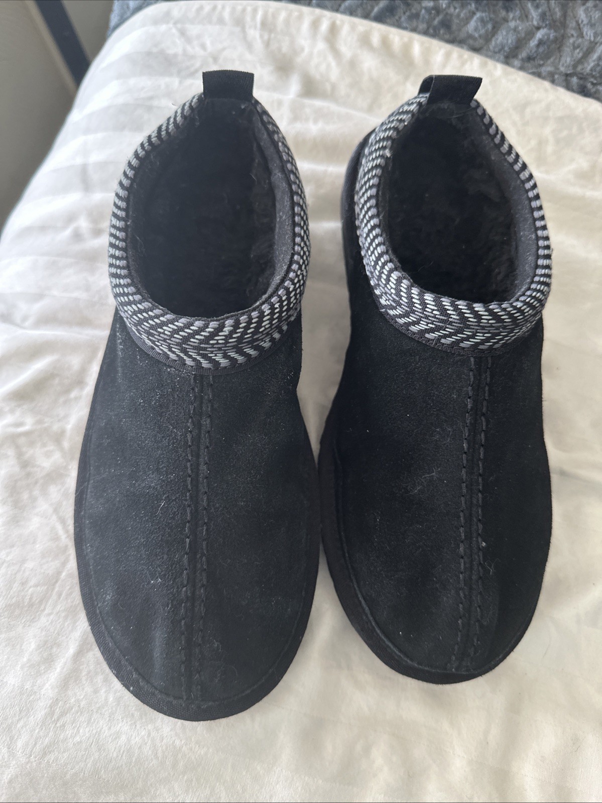 Koolaburra By UGG Slippers Size 8 Black Slip On Suede-Cozy& Durable. Unisex Koolaburra By UGG Slippers Size 8 Black Slip On Suede-Cozy& Durable. Unisex