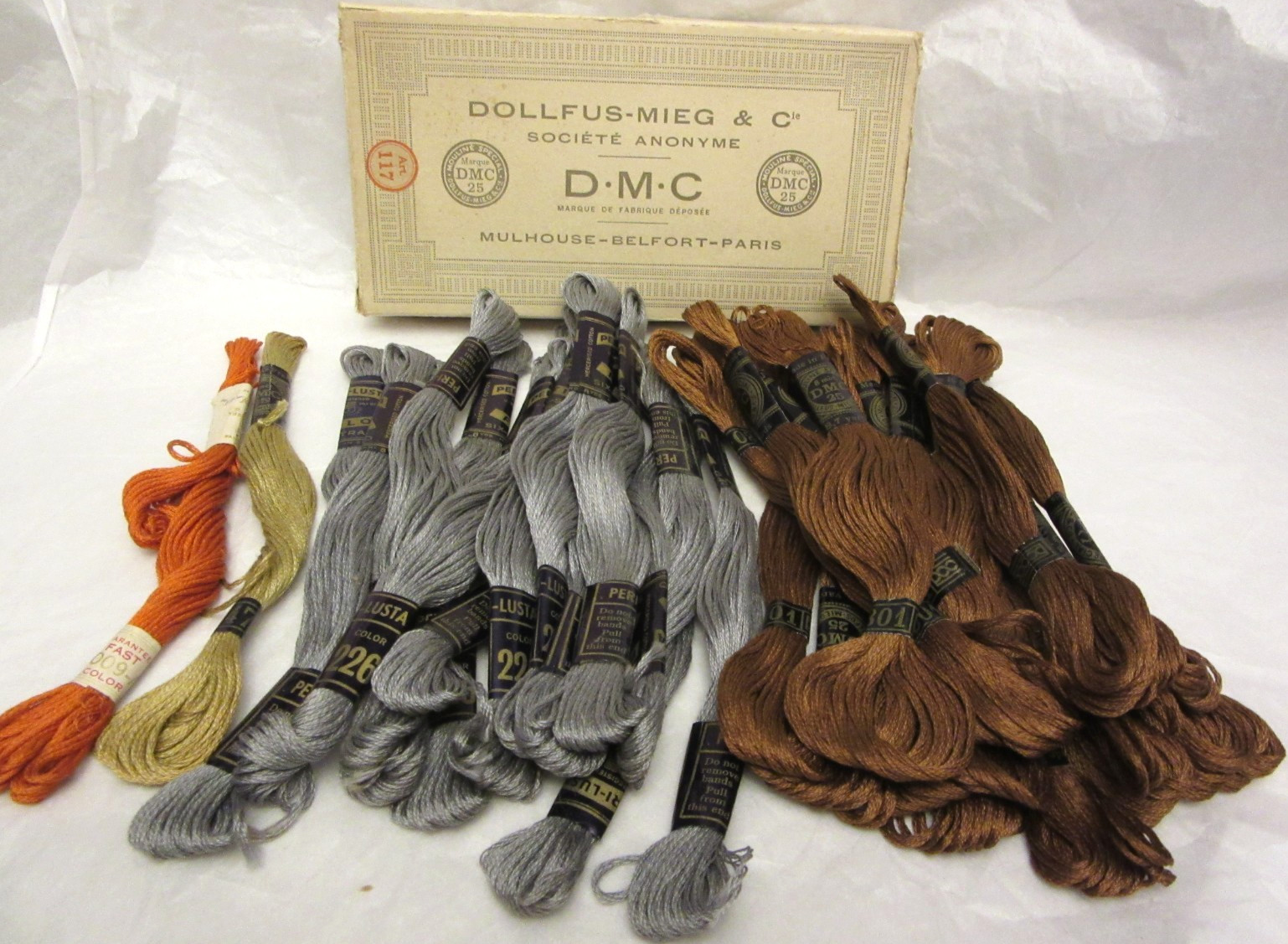 VTG Lot DOLLFUS-MIEG & C Mulhouse Belfort Paris Gray Brown in Box Thread Floss