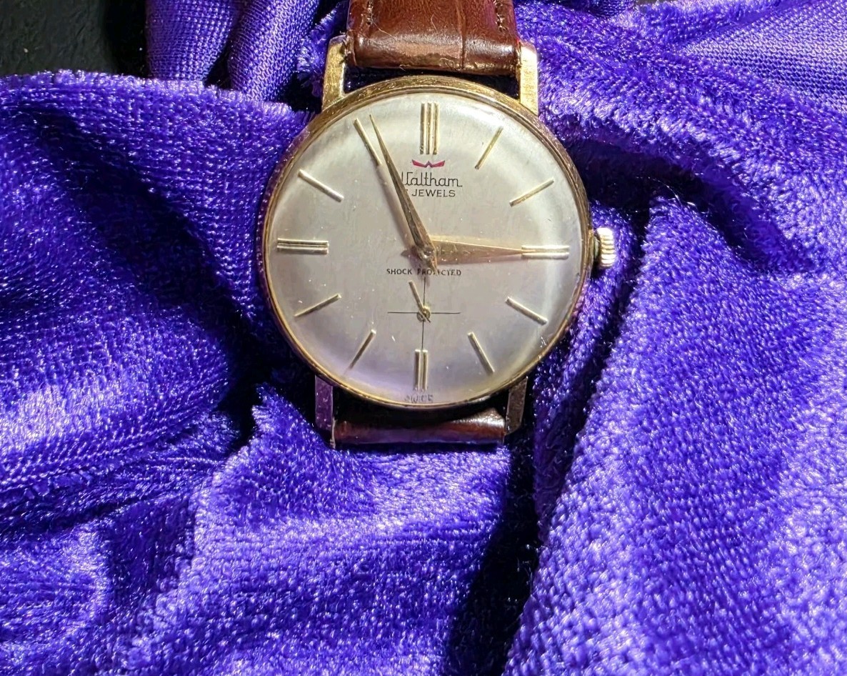 Vintage Men\'s Waltham 17 Jewel Mechanical Shock Protected Watch (Swiss Made)
