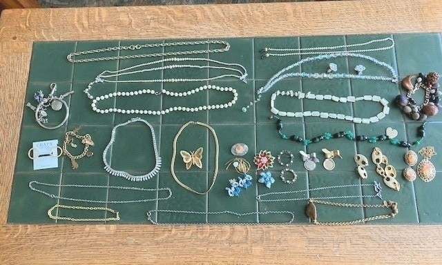 VTG. & fashion jewerly lot