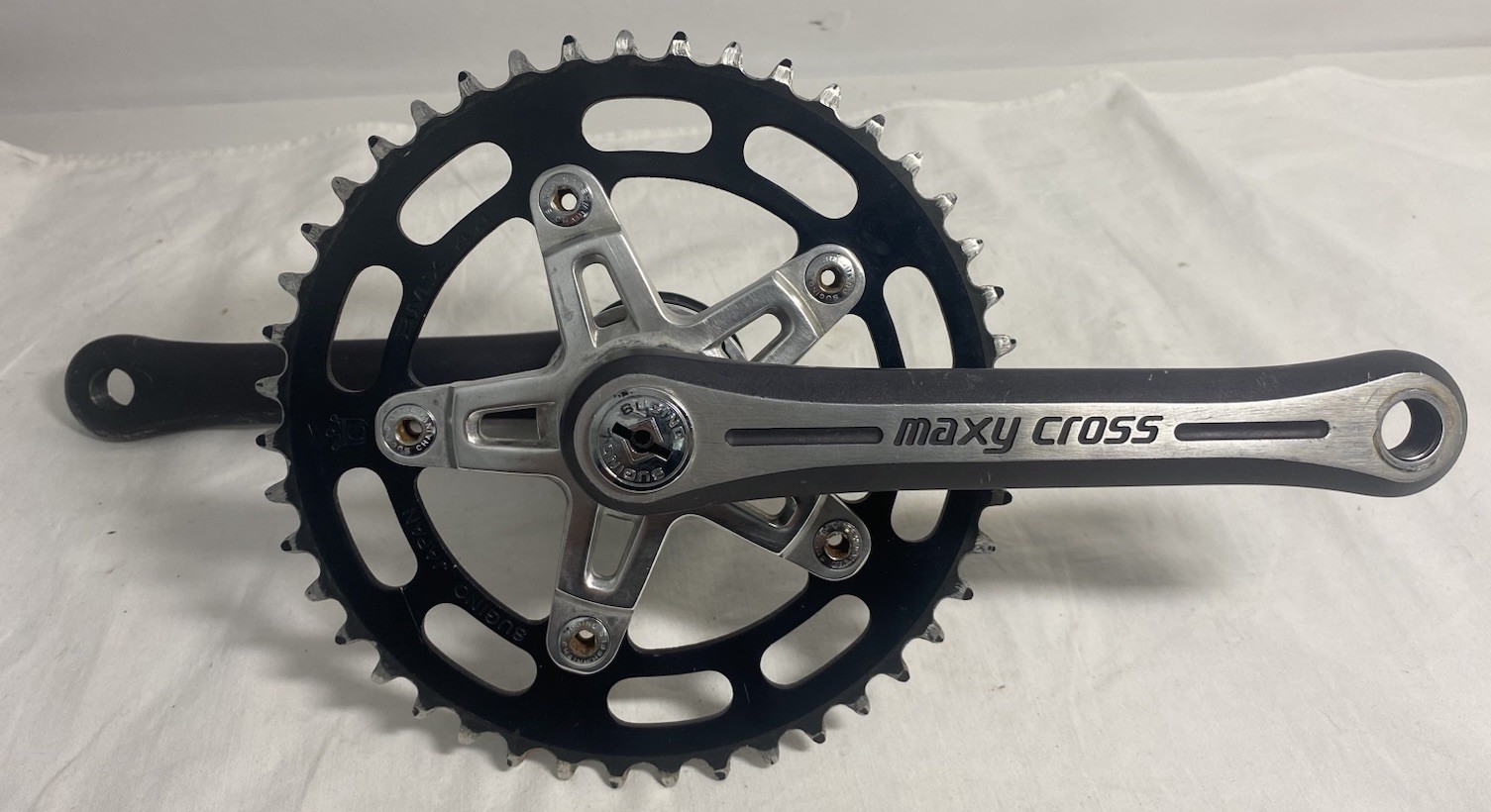 VTG OLD BLACK SUGINO MAXY CROSS 170MM CRANKS SUGINO 44 T SEALED BOTTOM BRACKET VTG OLD BLACK SUGINO MAXY CROSS 170MM CRANKS SUGINO 44 T SEALED BOTTOM BRACKET