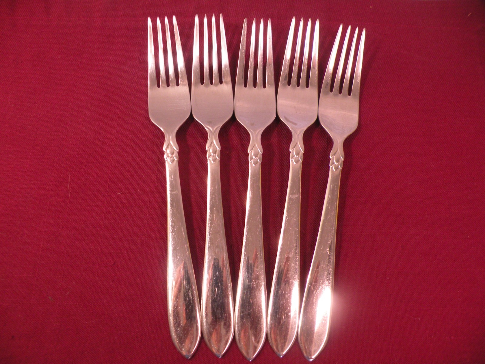 Set Of 5 Oneida Jessica Dinner Forks Stainless Steel Flatware 8 1/4” Set Of 5 Oneida Jessica Dinner Forks Stainless Steel Flatware 8 1/4”