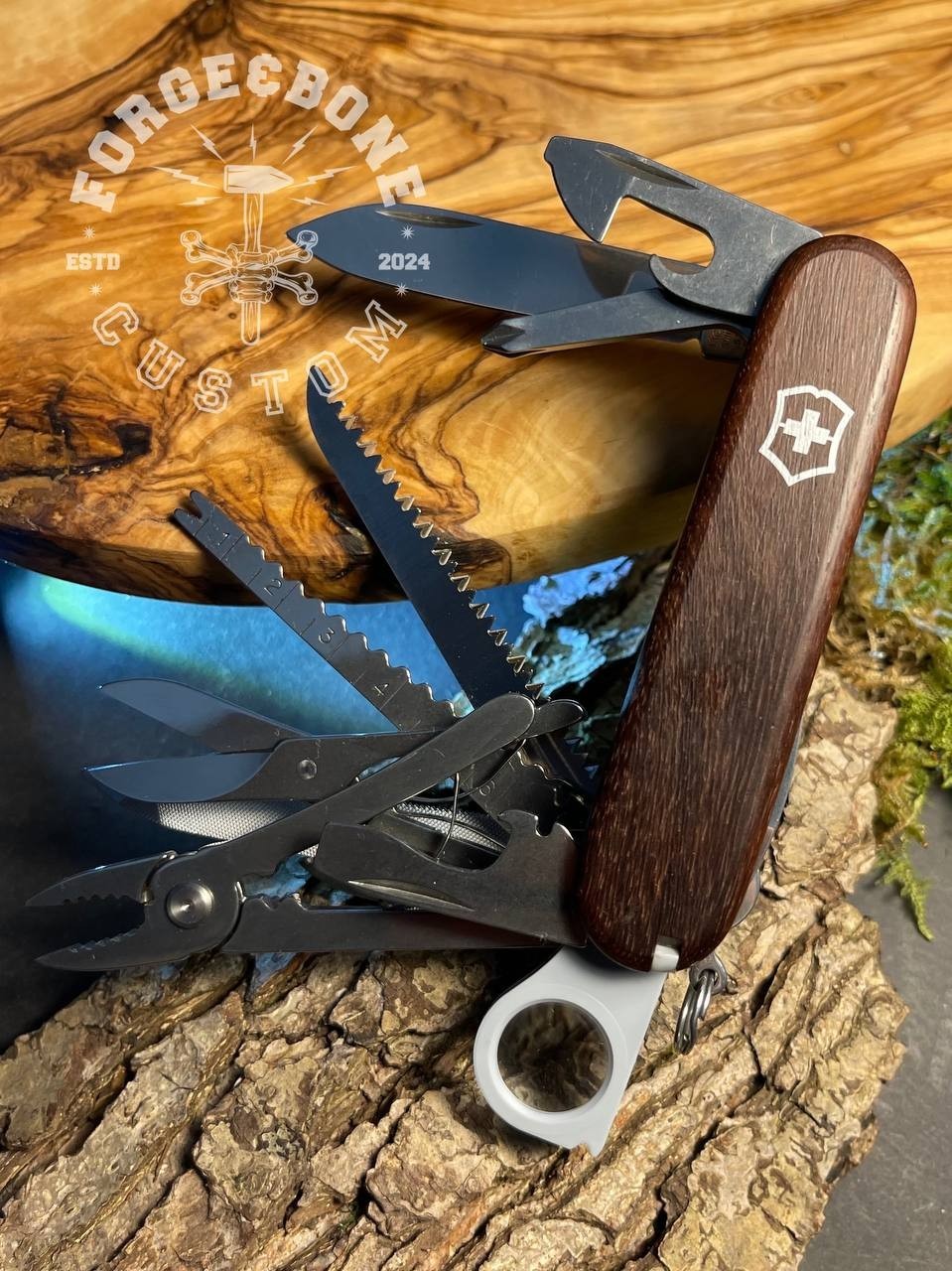 Victorinox SwissChamp Swiss Champ Rosewood 1.6794.60 Victorinox SwissChamp Swiss Champ Rosewood 1.6794.60
