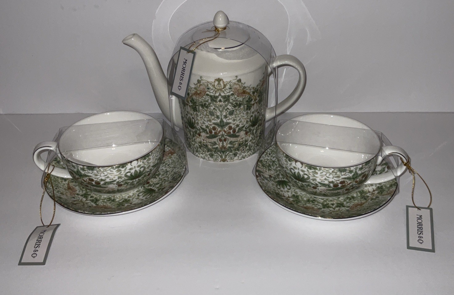 MORRIS & Co. STRAWBERRY THIEF PREMIUM PORCELAIN 2qt. TEAPOT 2 TEACUP SAUCER SETS