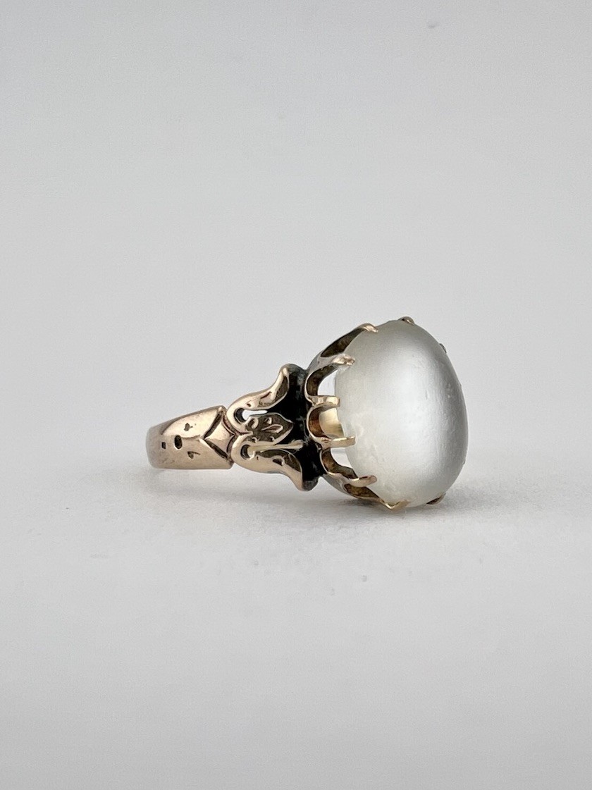Antique Victorian 9k - 10k Rose Gold Cabochon Moonstone Engraved Claw Set Ring