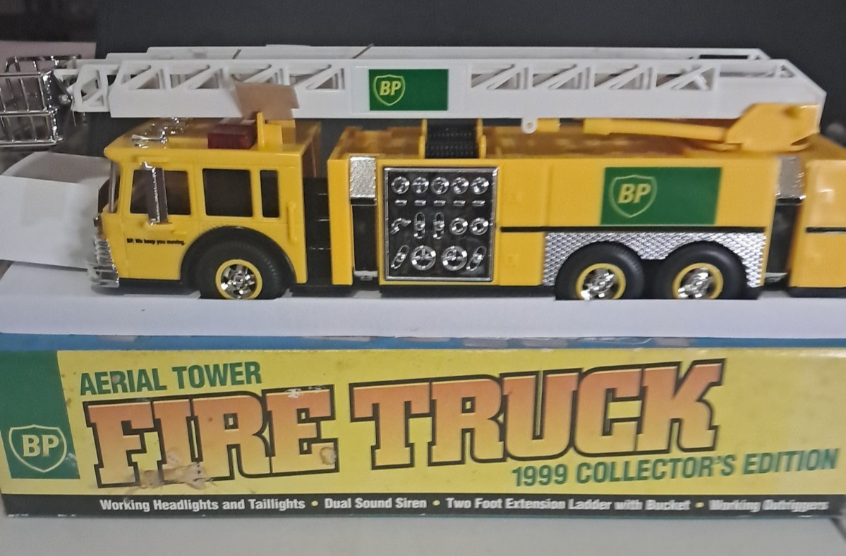 BP Aerial Tower Fire Truck 1999 Collector\'s Edition 1/35 Scale Model