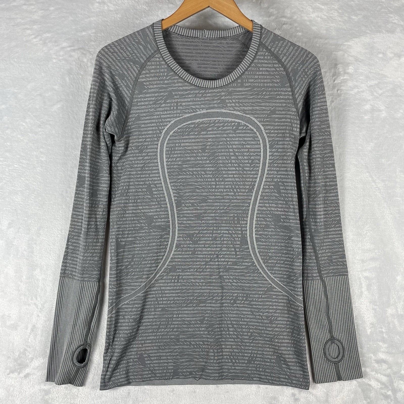 Lululemon Shirt Womens 6 Gray Swiftly Tech Long Sleeve Seamless Thumbholes Yoga Lululemon Shirt Womens 6 Gray Swiftly Tech Long Sleeve Seamless Thumbholes Yoga