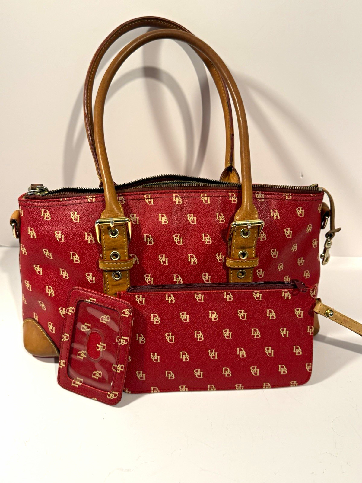 Dooney & Bourke Red/Tan Logo Satchel Top Handle Zip Gold Detachable Strap Set Dooney & Bourke Red/Tan Logo Satchel Top Handle Zip Gold Detachable Strap Set