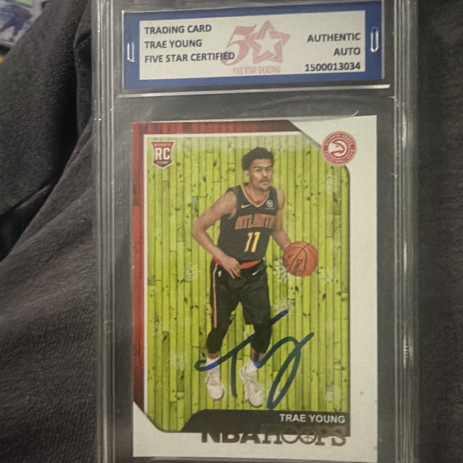 2018-19 Panini NBA Hoops - Trae Young #250 (RC) Autograph