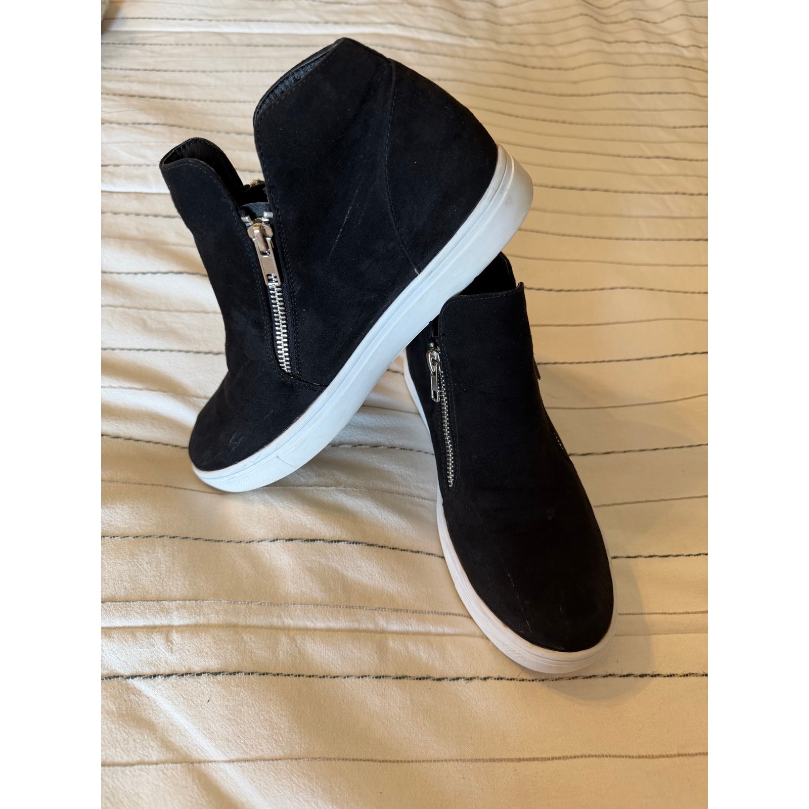 Cushionaire | Hart Women\'s Black Hidden Wedge Sneakers