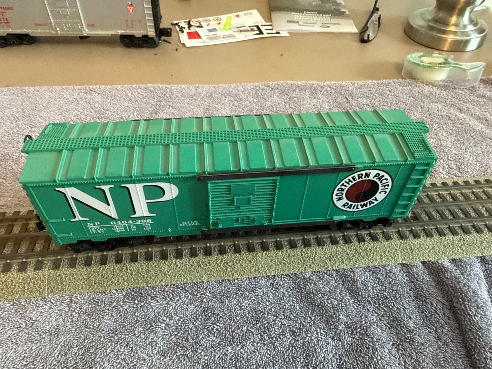 Lionel 6464 NP Railway Box Car no box