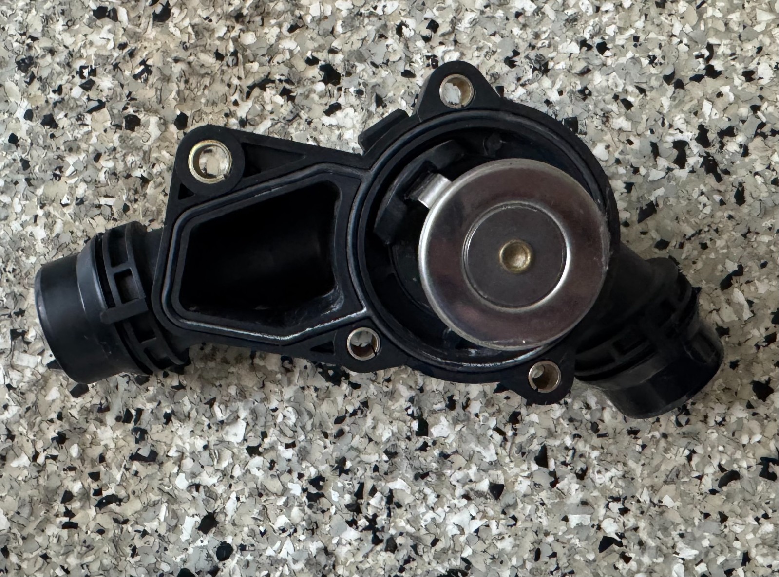 1996-2006 BMW Thermostat Assembly - 11537509227 (WAHLER)