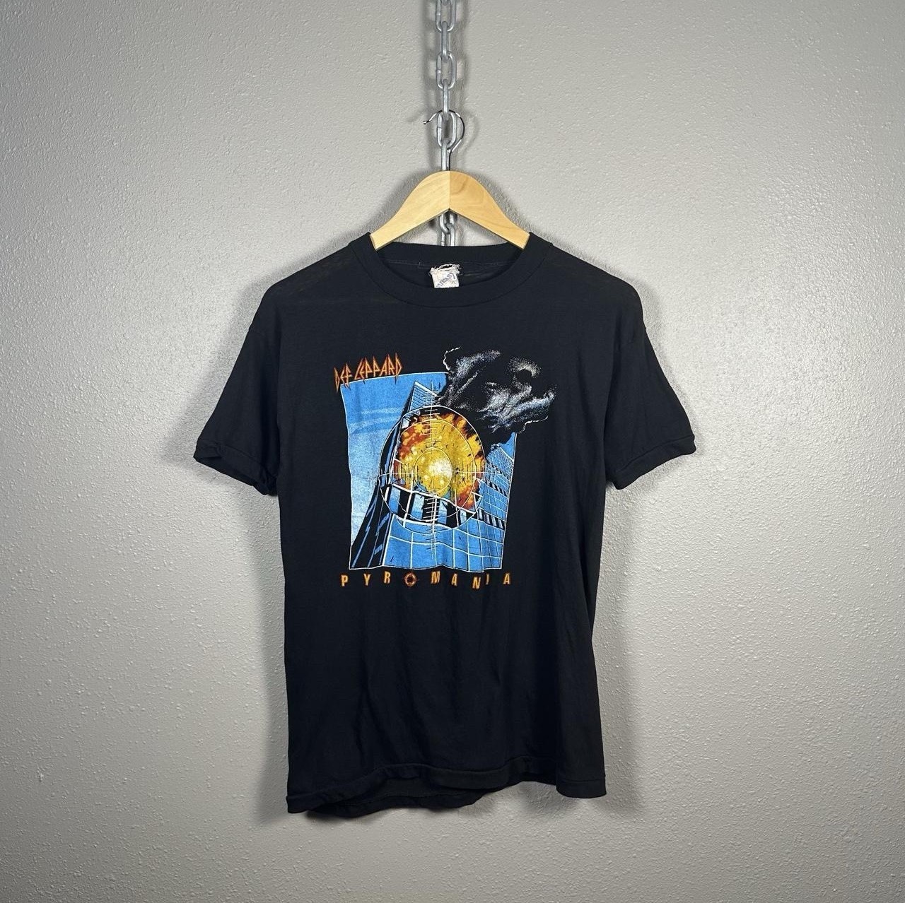 Vintage 1983 Def Leppard Pyromania Rare Parking Lot Bootleg Tee Size XL 80s USA Vintage 1983 Def Leppard Pyromania Rare Parking Lot Bootleg Tee Size XL 80s USA