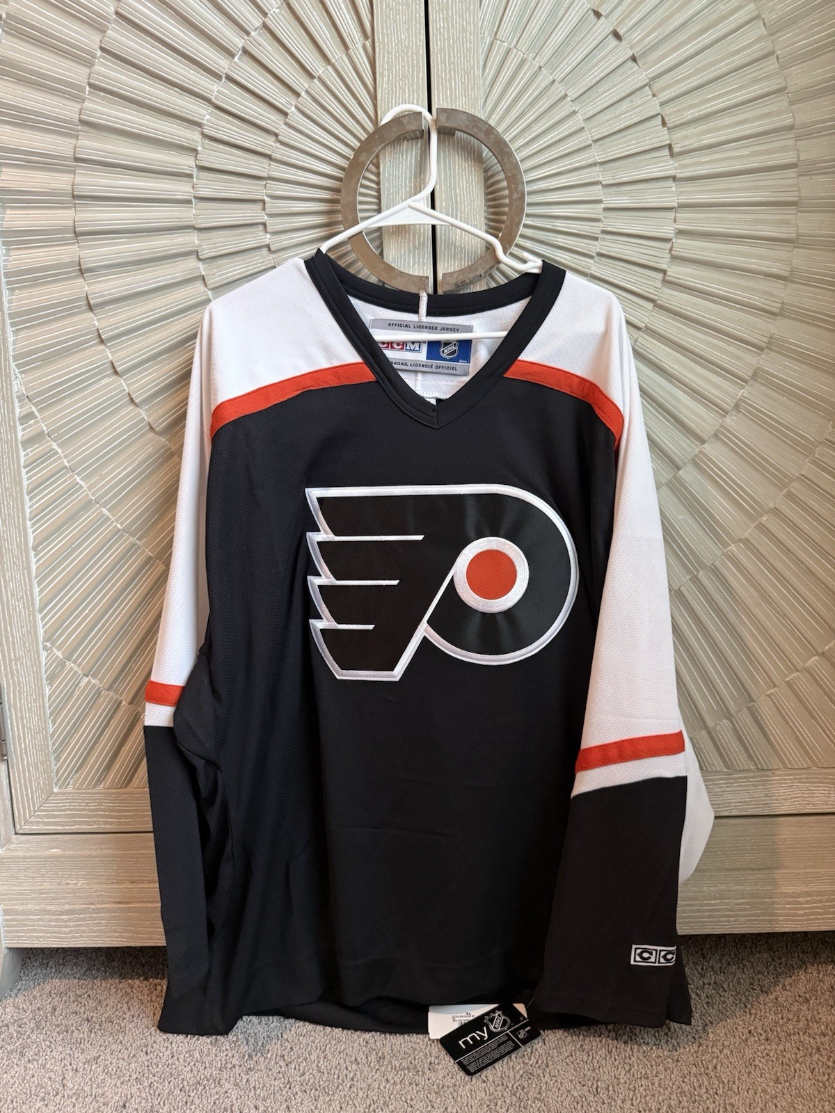 Vintage NHL Philadelphia Flyers CCM Jersey XL Black 90\'s & 2000\'s Design - NWT Vintage NHL Philadelphia Flyers CCM Jersey XL Black 90\'s & 2000\'s Design - NWT