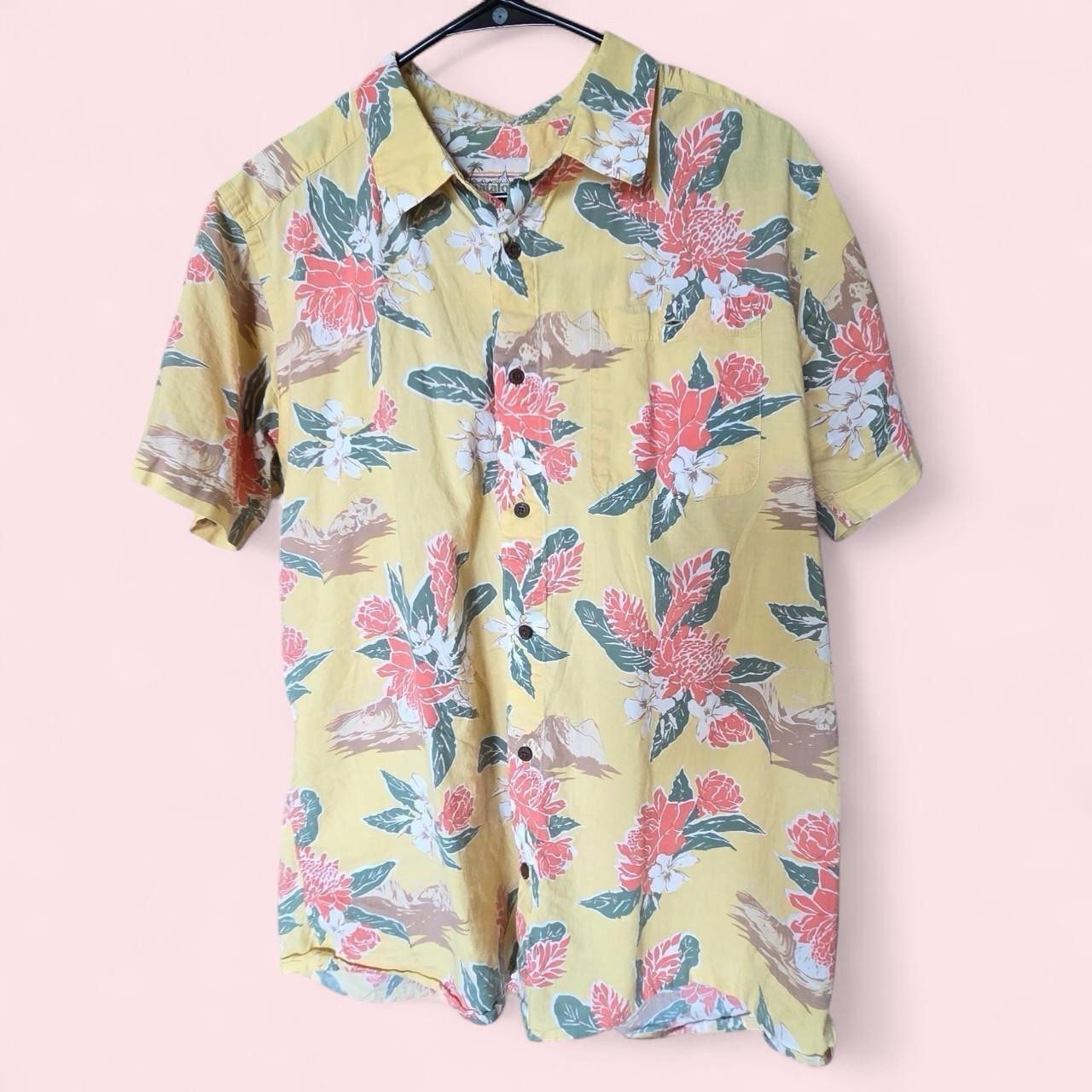 Men\'s Patagonia Pataloha Yellow Short Sleeve Button-Up Hawaiian Shirt Size Large Men\'s Patagonia Pataloha Yellow Short Sleeve Button-Up Hawaiian Shirt Size Large