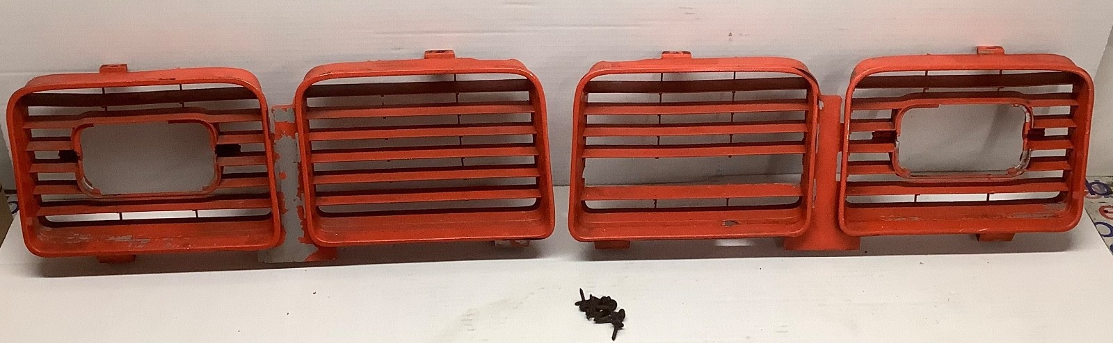 Vintage 1975 1976 Pontiac Ventura SJ 2DR Hatch front Grille oem 5966707 5966708 Vintage 1975 1976 Pontiac Ventura SJ 2DR Hatch front Grille oem 5966707 5966708