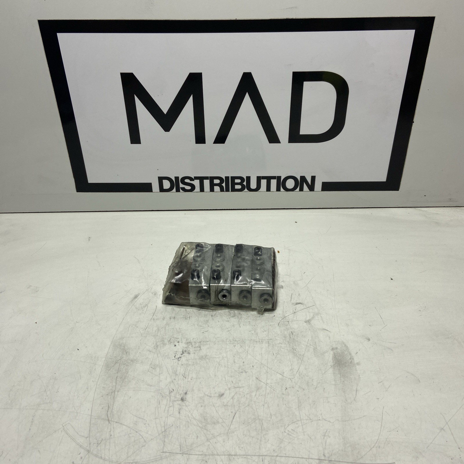 GRACO TRABON 562725 MSP-30T 121C Modular Divider Valve 3500 PSI lot of 4 GRACO TRABON 562725 MSP-30T 121C Modular Divider Valve 3500 PSI lot of 4