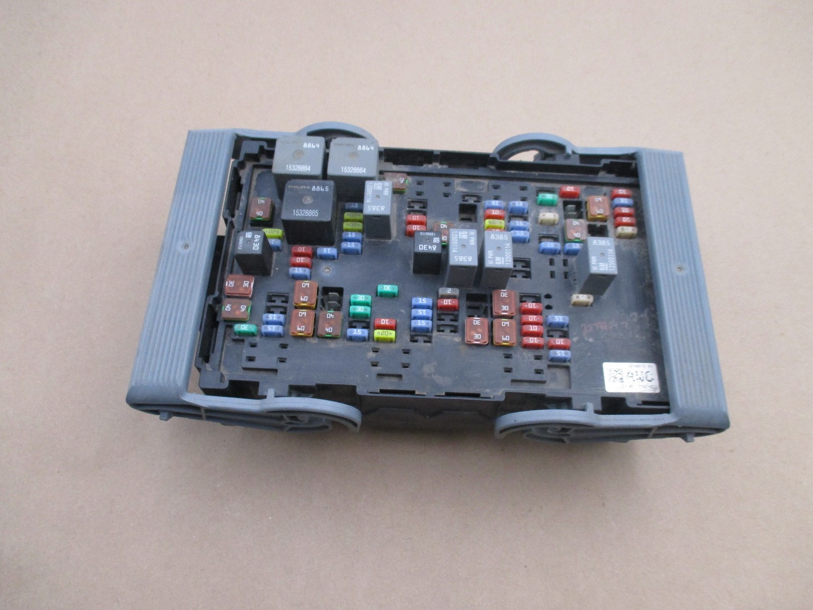 2010-2014 General Motors GM Truck Engine Junction Fusebox 22798217