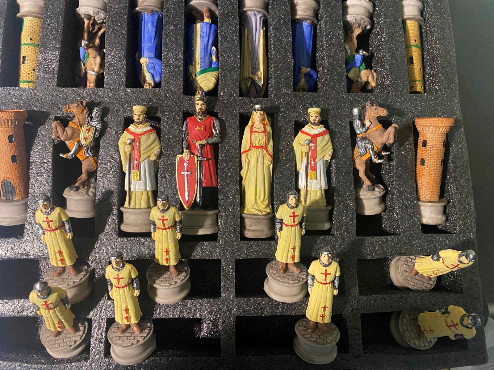 Medieval Times Crusades chess men Arabians vs Christians MED 4.5\