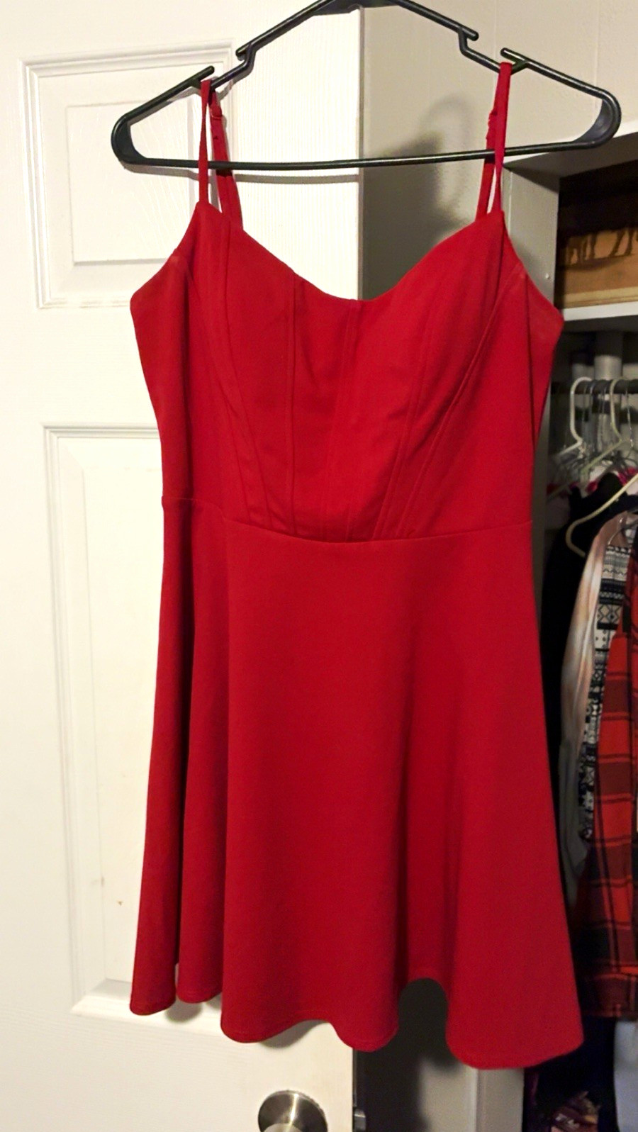 Women’s Red Solid V-Neck Strappy Sleeveless Fit & Flare Short Dress M
