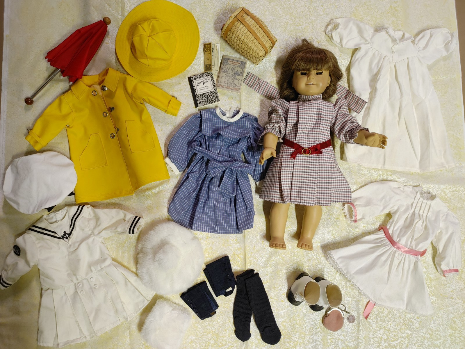 American Girl Doll Pleasant Company Samantha Parkington with Outfits (LOT) American Girl Doll Pleasant Company Samantha Parkington with Outfits (LOT)