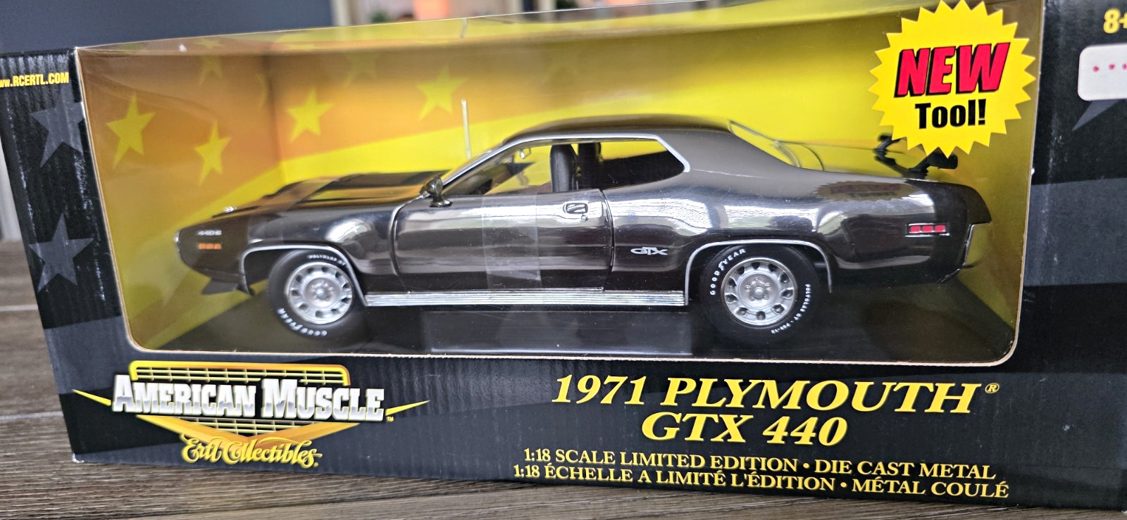 Ertl Collectibles American Muscle 1:18 1971 Plymouth GTX 440 Black Diecast LE