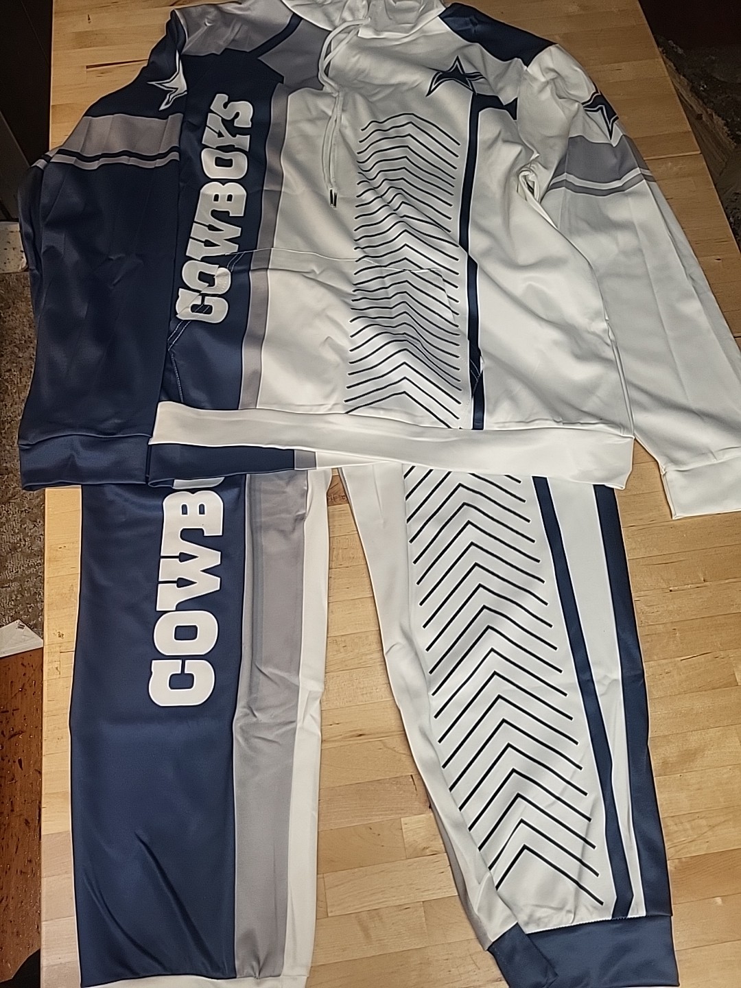 COWBOYS HOODIE AND MATCHING SWEATS Very Nice Unbranded Large
