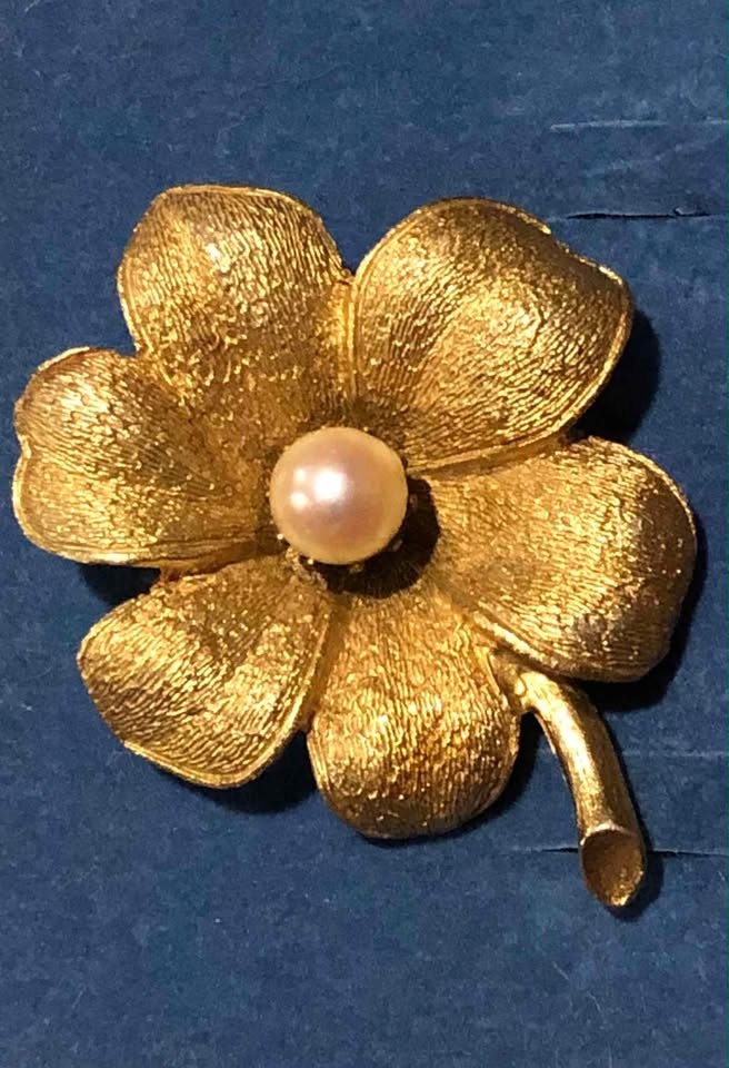 Vintage  Coro Gold Tone Flower Brooch with Pearl Center
