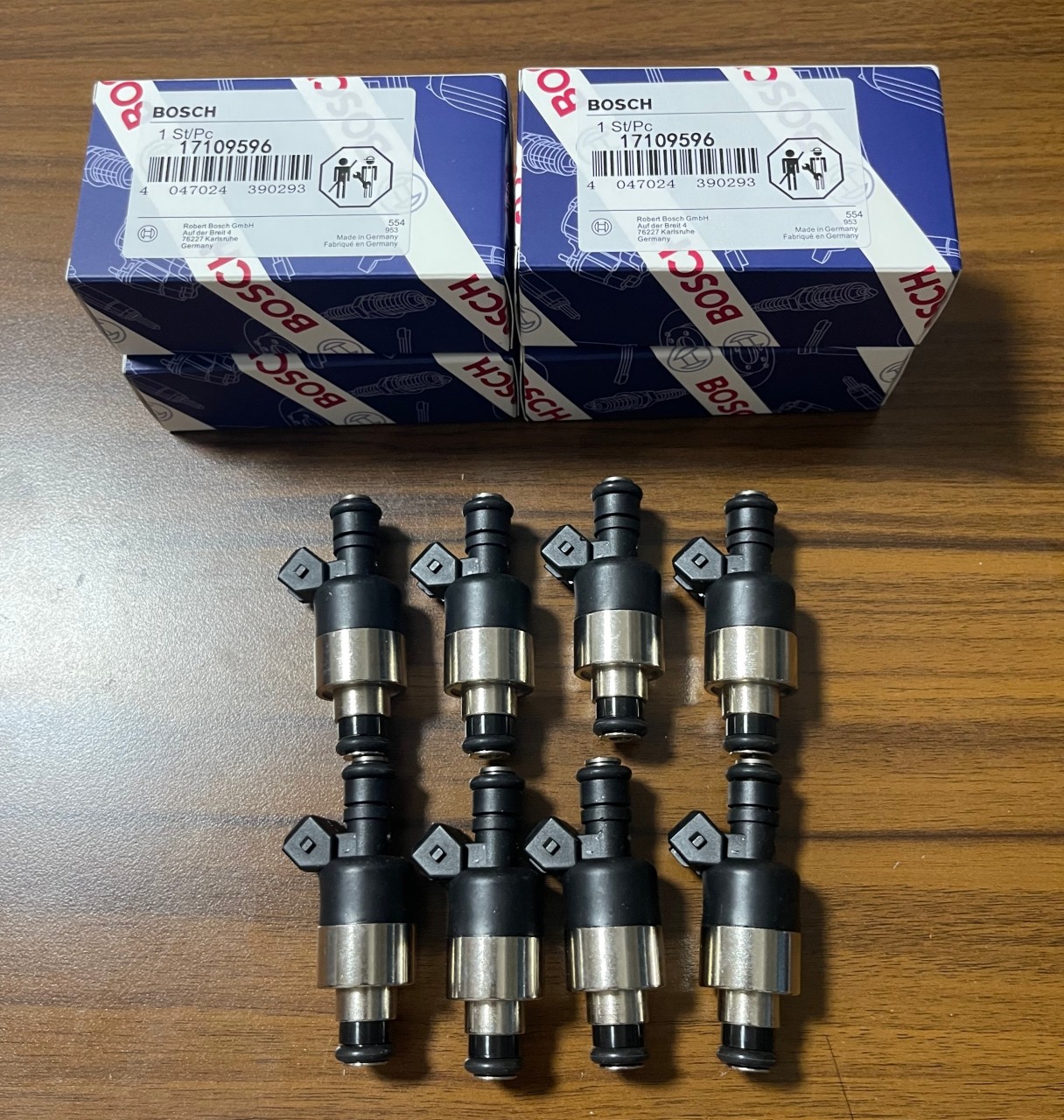 8x OEM BOSCH Fuel Injectors 17109596 For Chevy C2500 C3500 7.4L V8 FJ241