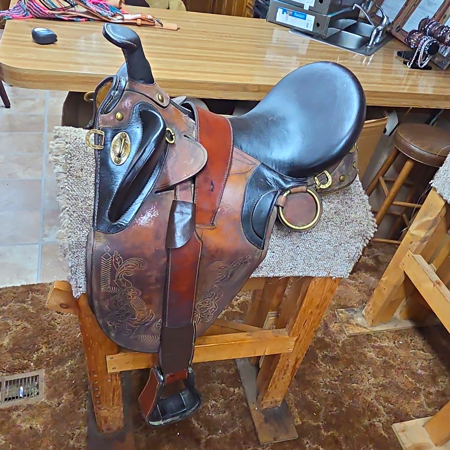 Australian stock saddle. Brown And Black. 16 in