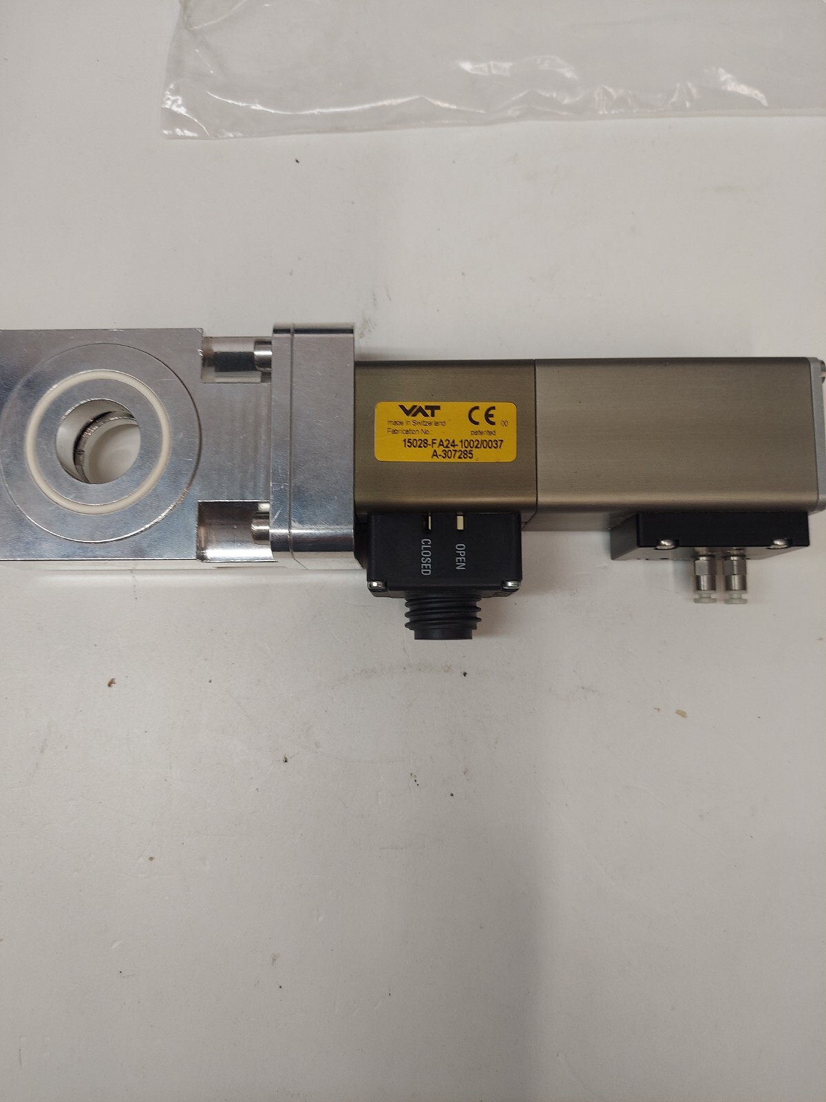 1PCS USED VAT Gate Valve 15028-FA24-AGH1/0085 Looks Unused